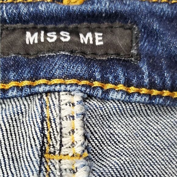 Miss Me Capri Jeans with Green & Pink Applicae Roses - Picture 5 of 7